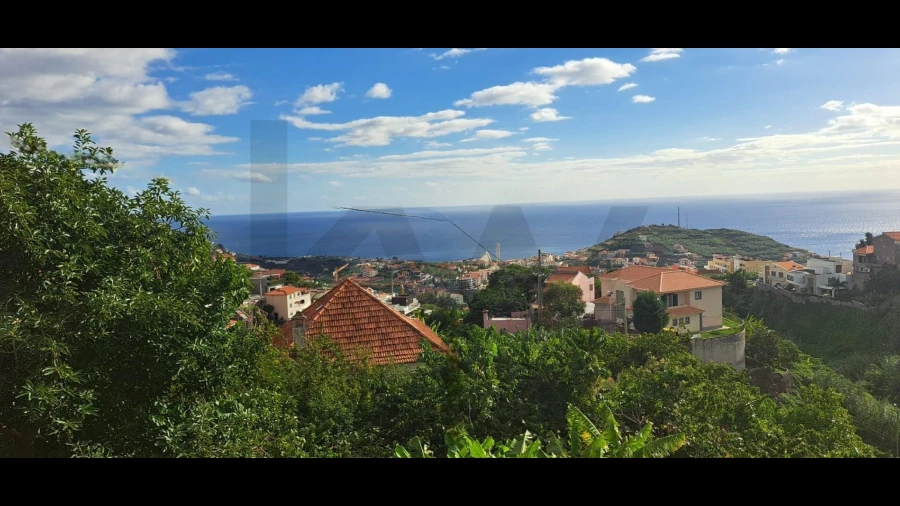 Prédio para Venda em Estreito de Camara de Lobos