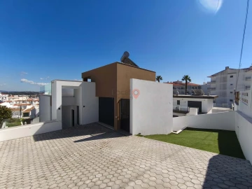 Moradia T3 para Venda em Lagos (São Sebastião e Santa Maria)