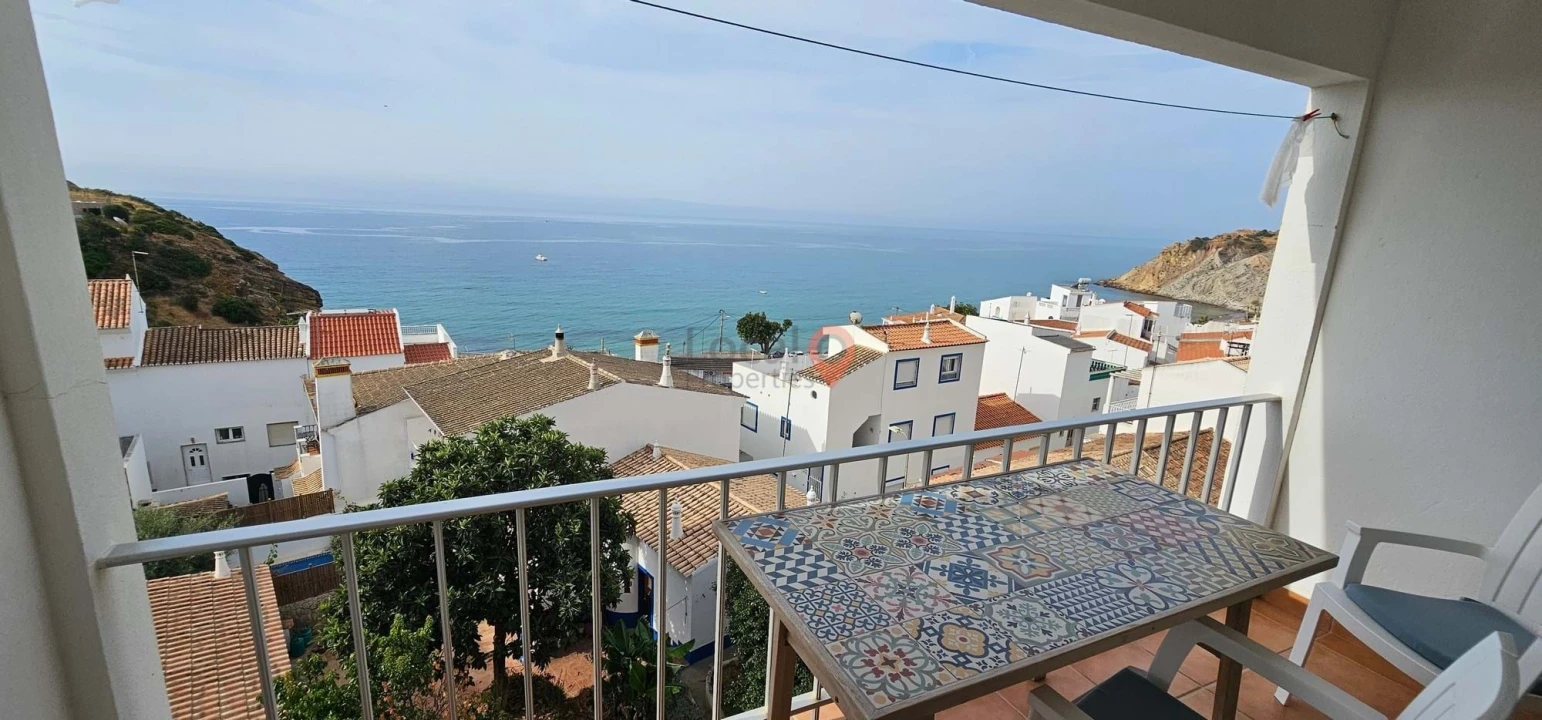 Apartamento T2 para Venda em Budens Foto 1