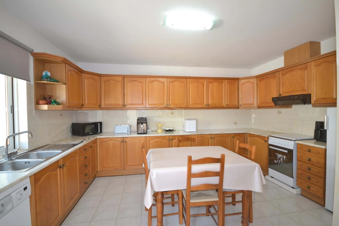 Moradia T4 para Venda em Alte Foto 12