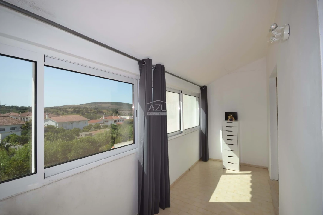 Moradia T4 para Venda em Alte Foto 26