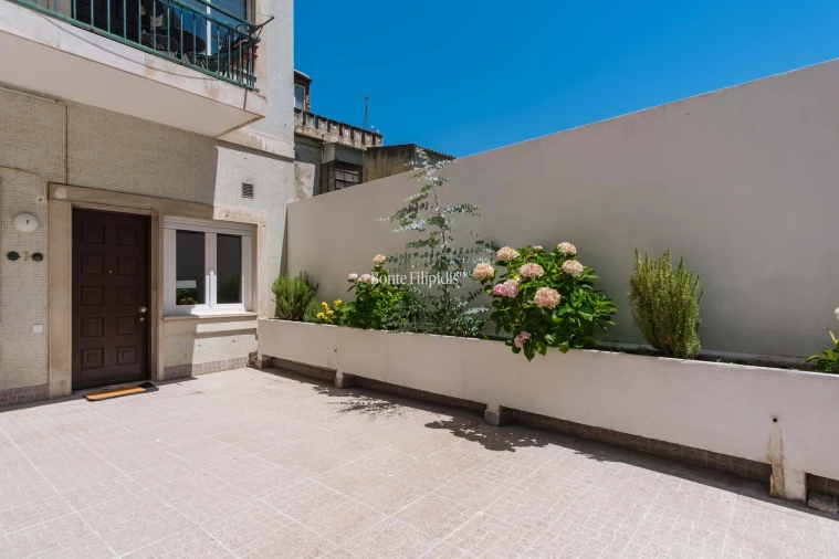 Apartamento T1 para Venda em Santo António Foto 19