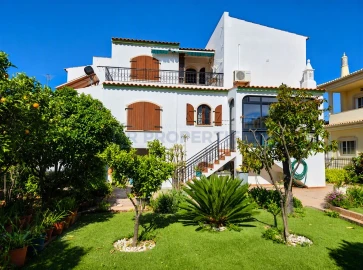 Moradia T5 para Venda em Loule (São Sebastião)