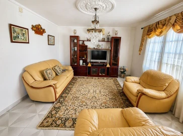 Moradia T5 para Venda em Loule (São Sebastião)