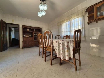 Moradia T5 para Venda em Loule (São Sebastião)