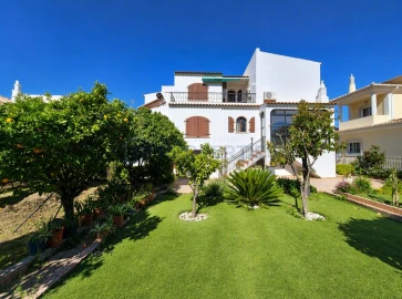 Moradia T5 para Venda em Loule (São Sebastião)