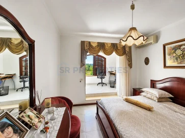 Moradia T5 para Venda em Loule (São Sebastião)