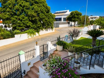 Moradia T5 para Venda em Loule (São Sebastião)