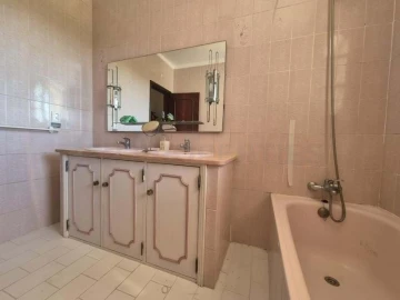 Moradia T5 para Venda em Loule (São Sebastião)