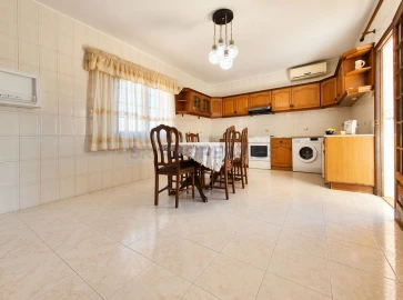 Moradia T5 para Venda em Loule (São Sebastião)