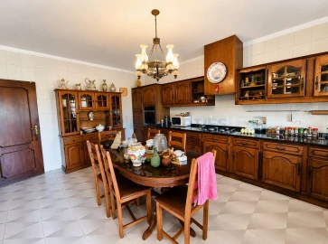 Moradia T5 para Venda em Loule (São Sebastião)