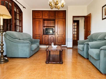 Moradia T5 para Venda em Loule (São Sebastião)