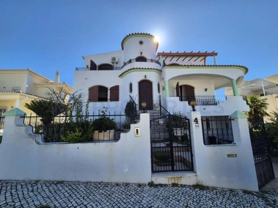 Moradia T5 para Venda em Loule (São Sebastião) Foto 1