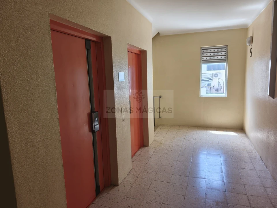 Apartamento T2 para Venda em Portimão Foto 11