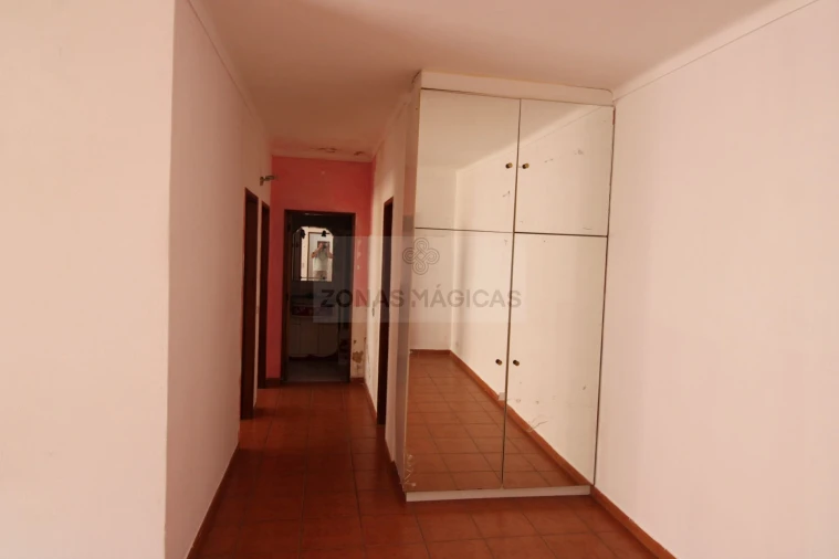 Apartamento T2 para Venda em Portimão Foto 7