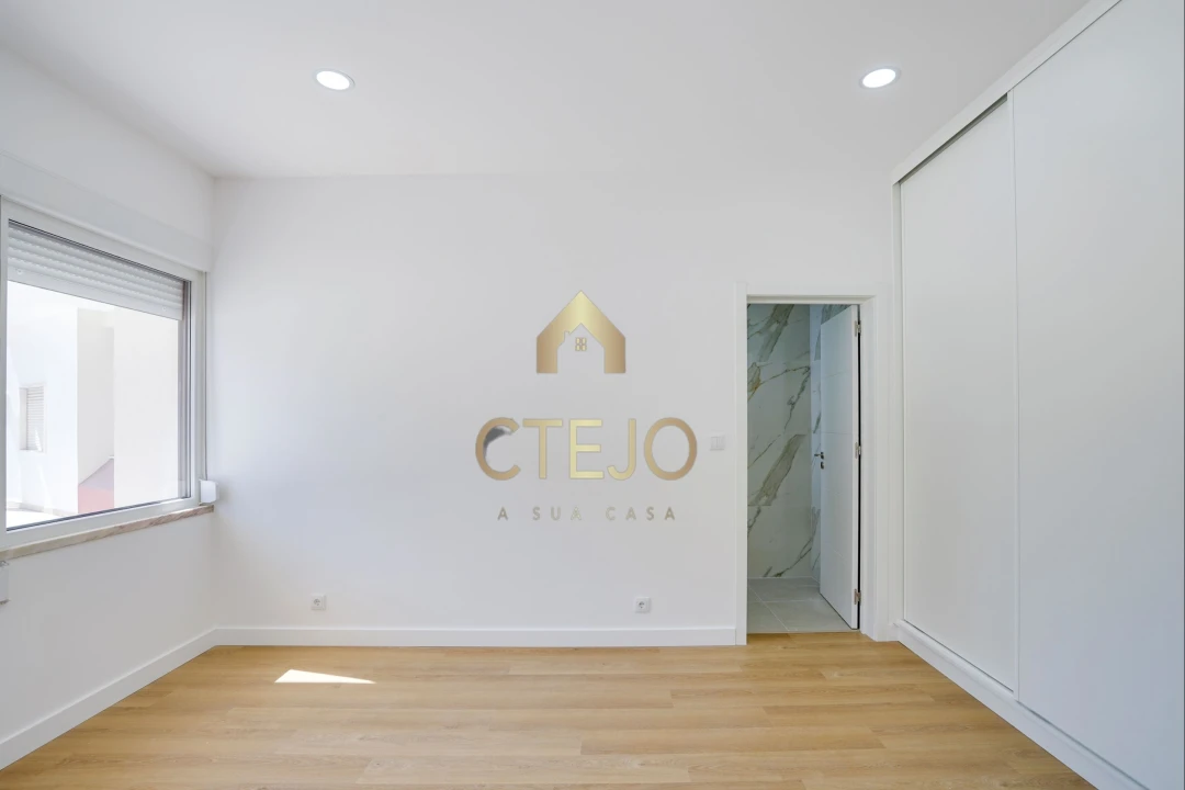 Apartamento T3 para Venda em Santa Iria de Azoia, São João da Talha e Bobadela Foto 27