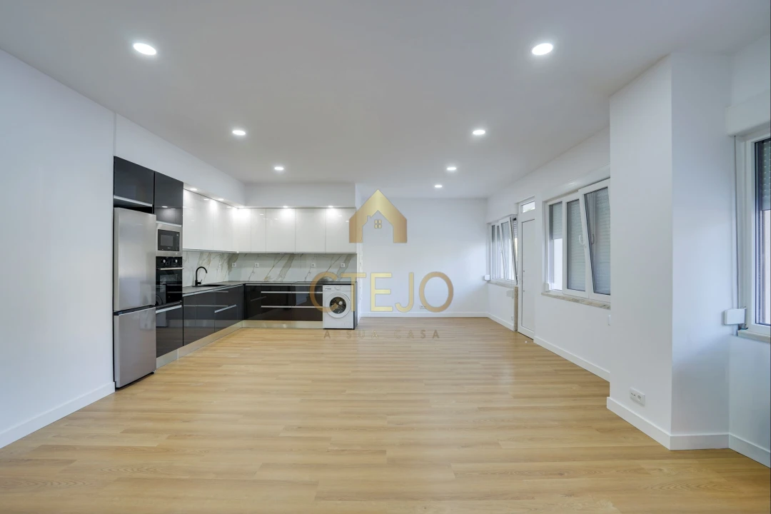 Apartamento T3 para Venda em Santa Iria de Azoia, São João da Talha e Bobadela Foto 2