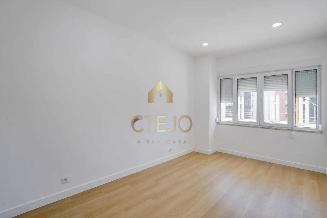 Apartamento T3 para Venda em Santa Iria de Azoia, São João da Talha e Bobadela Foto 15