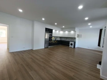 Apartamento T3 para Venda em Santa Iria de Azoia, São João da Talha e Bobadela