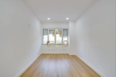 Apartamento T3 para Venda em Santa Iria de Azoia, São João da Talha e Bobadela