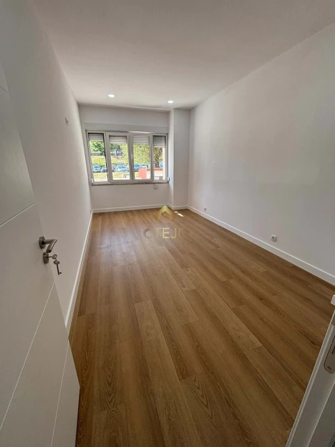 Apartamento T3 para Venda em Santa Iria de Azoia, São João da Talha e Bobadela