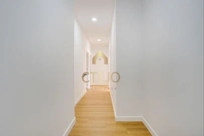 Apartamento T3 para Venda em Santa Iria de Azoia, São João da Talha e Bobadela