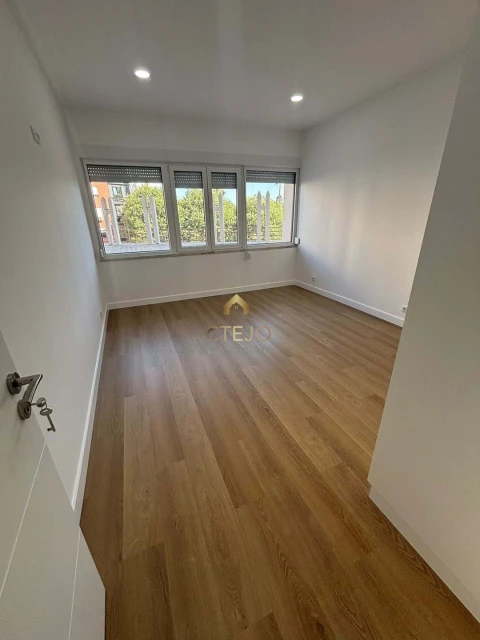 Apartamento T3 para Venda em Santa Iria de Azoia, São João da Talha e Bobadela