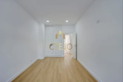 Apartamento T3 para Venda em Santa Iria de Azoia, São João da Talha e Bobadela