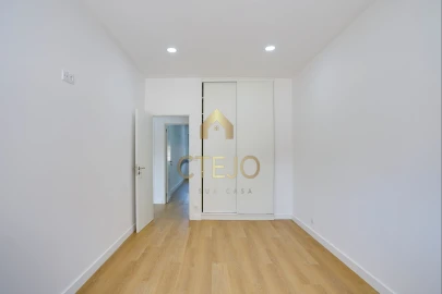 Apartamento T3 para Venda em Santa Iria de Azoia, São João da Talha e Bobadela