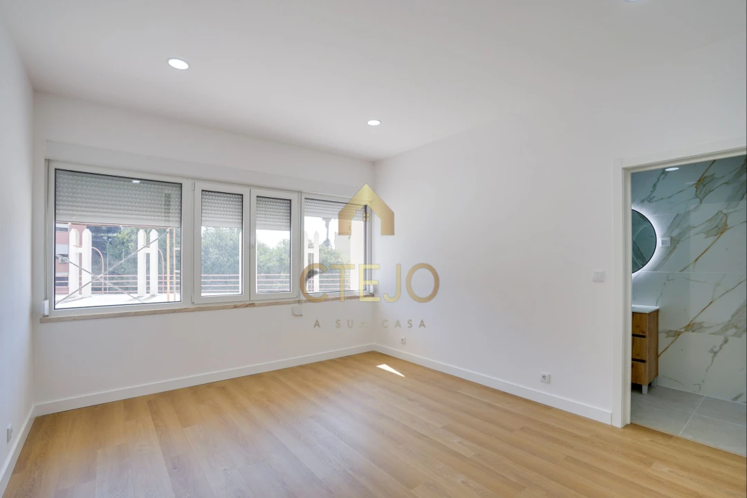 Apartamento T3 para Venda em Santa Iria de Azoia, São João da Talha e Bobadela Foto 25