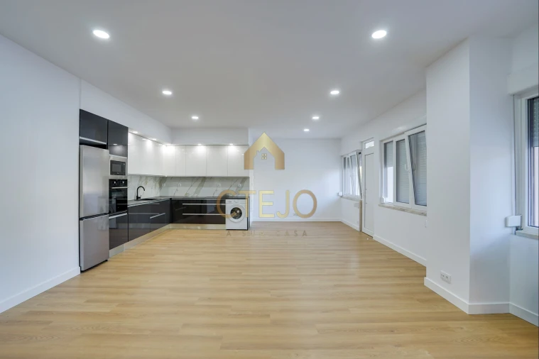 Apartamento T3 para Venda em Santa Iria de Azoia, São João da Talha e Bobadela Foto 2