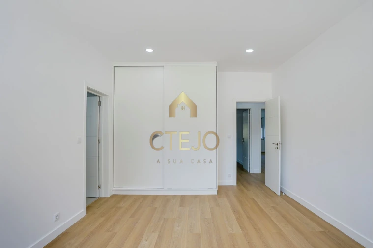 Apartamento T3 para Venda em Santa Iria de Azoia, São João da Talha e Bobadela Foto 28