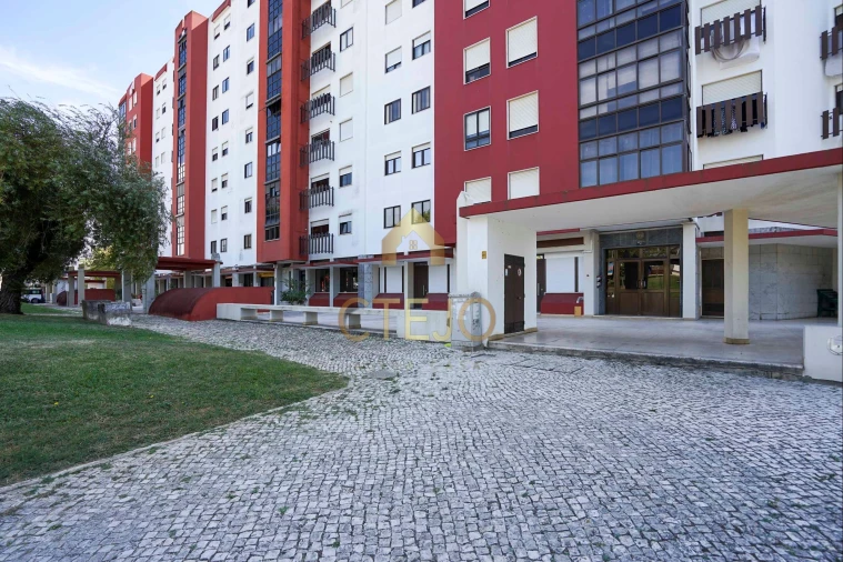 Apartamento T3 para Venda em Santa Iria de Azoia, São João da Talha e Bobadela Foto 42