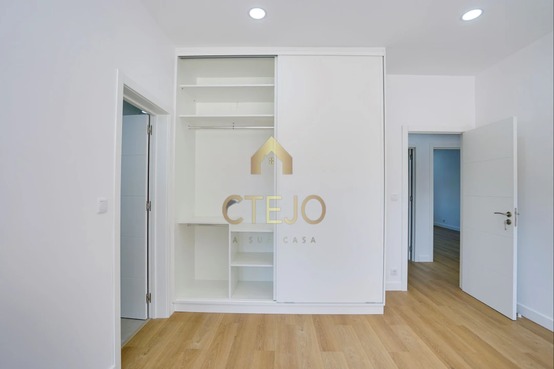 Apartamento T3 para Venda em Santa Iria de Azoia, São João da Talha e Bobadela Foto 24