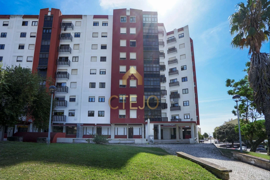 Apartamento T3 para Venda em Santa Iria de Azoia, São João da Talha e Bobadela Foto 1