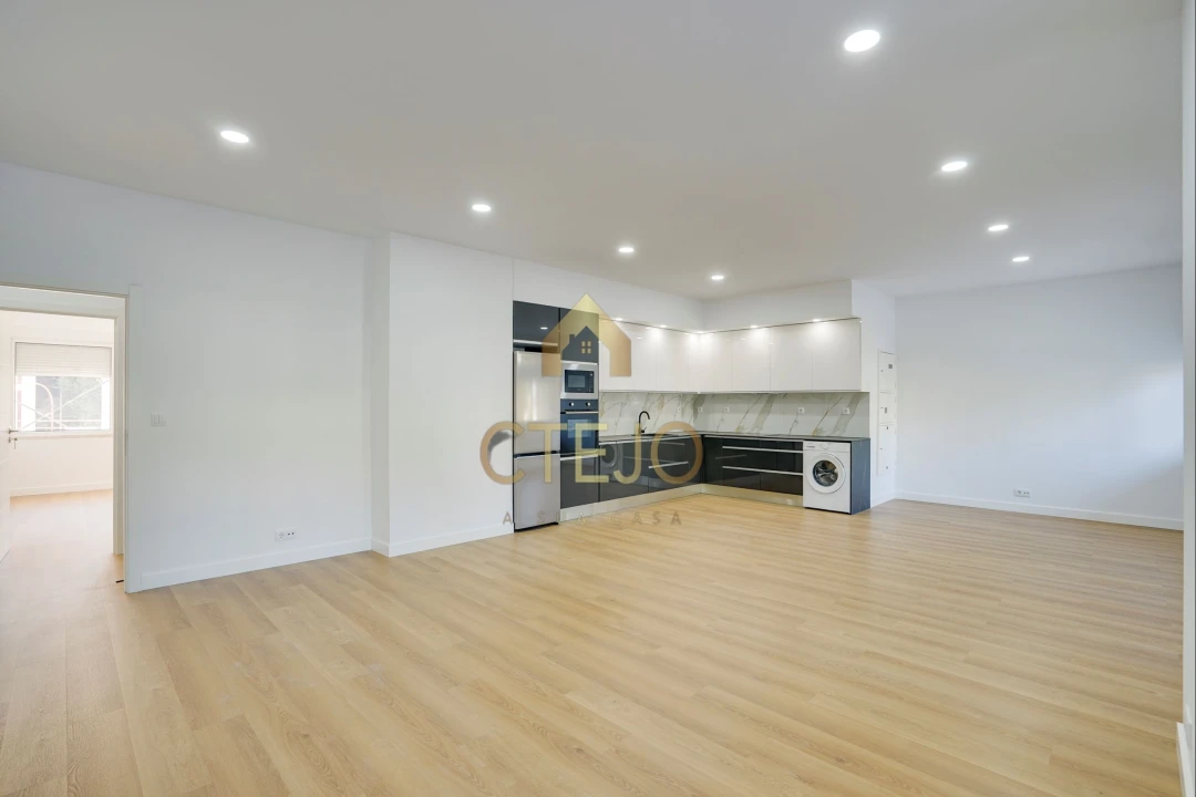 Apartamento T3 para Venda em Santa Iria de Azoia, São João da Talha e Bobadela Foto 4