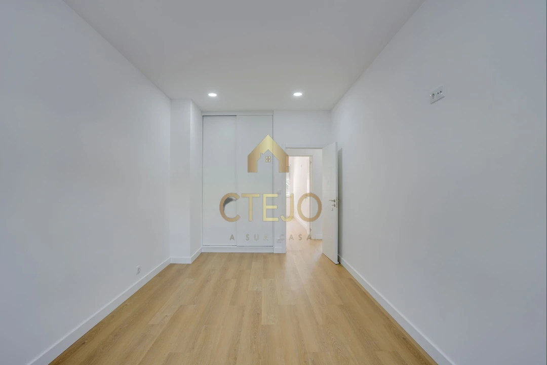 Apartamento T3 para Venda em Santa Iria de Azoia, São João da Talha e Bobadela Foto 21