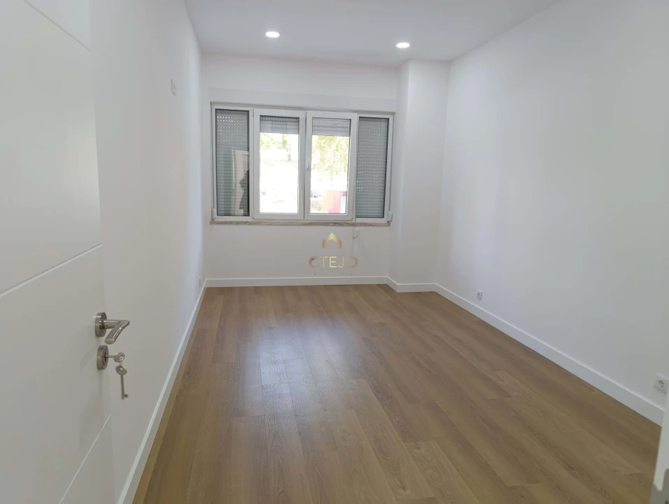 Apartamento T3 para Venda em Santa Iria de Azoia, São João da Talha e Bobadela Foto 16