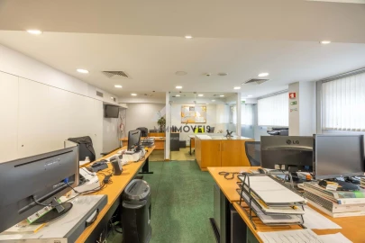 Armazém para Venda em Matosinhos e Leça da Palmeira