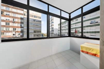 Apartamento T3 para Venda em Oeiras e São Julião da Barra, Paço de Arcos e Caxias