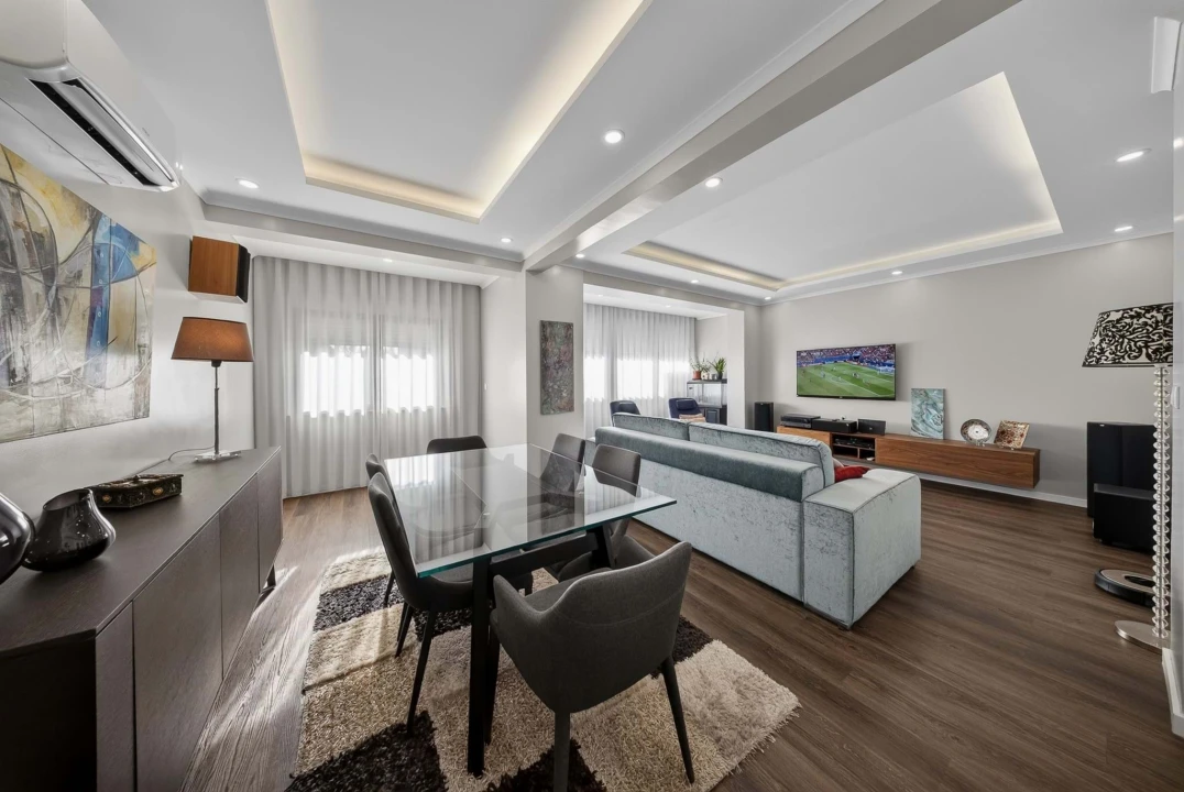 Apartamento T3 para Venda em Oeiras e São Julião da Barra, Paço de Arcos e Caxias Foto 1