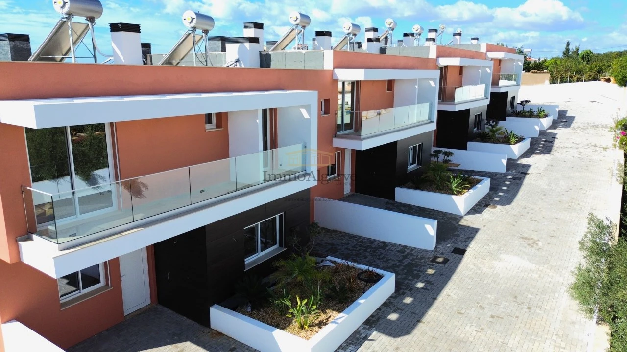 Moradia T2 para Venda em Albufeira e Olhos de Água Foto 3
