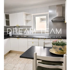 Apartamento T2 para Arrendamento em Sesimbra (Santiago)