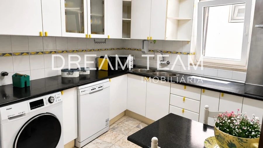 Apartamento T2 para Arrendamento em Sesimbra (Santiago)