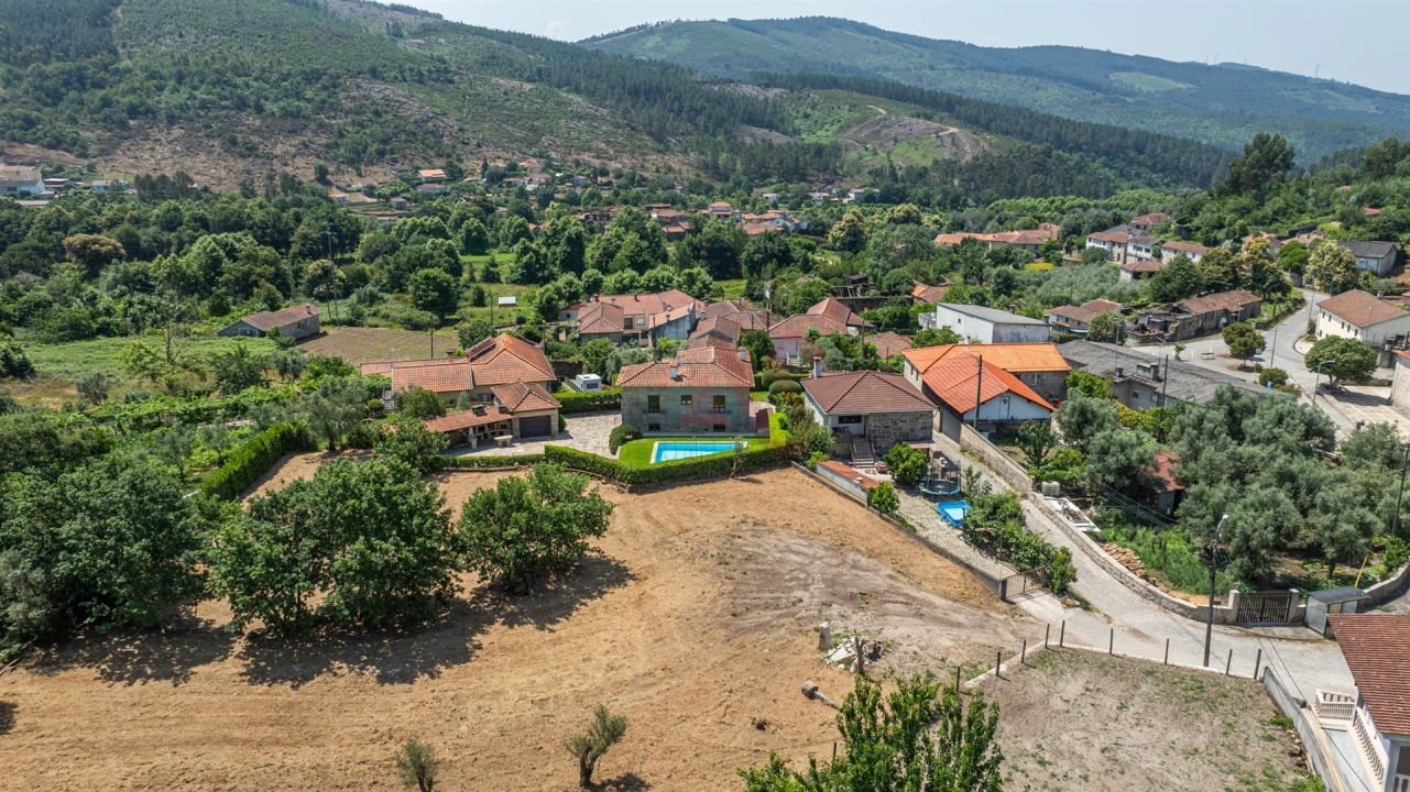 Moradia T4 para Venda em Campanhó e Paradança Foto 6