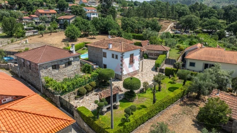 Moradia T4 para Venda em Campanhó e Paradança