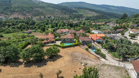 Moradia T4 para Venda em Campanhó e Paradança