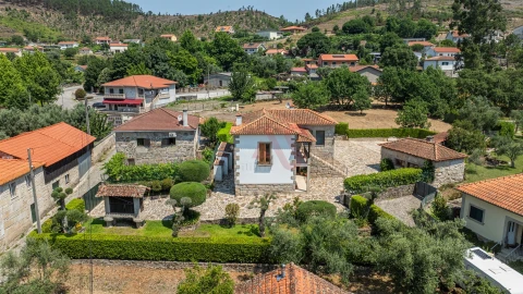 Moradia T4 para Venda em Campanhó e Paradança