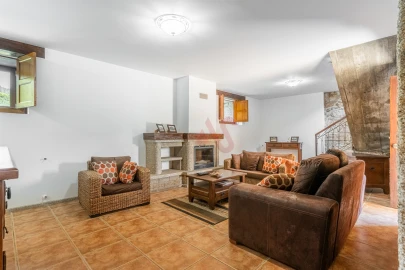 Moradia T4 para Venda em Campanhó e Paradança