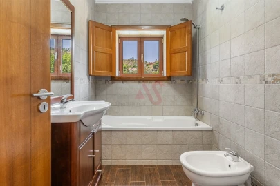 Moradia T4 para Venda em Campanhó e Paradança